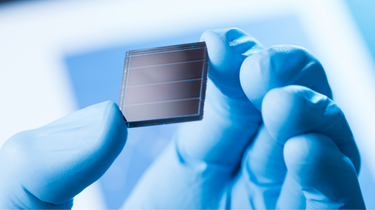 What is Solar Panel Voltage and its Types? Learn How to Calculate Solar Panel Voltage