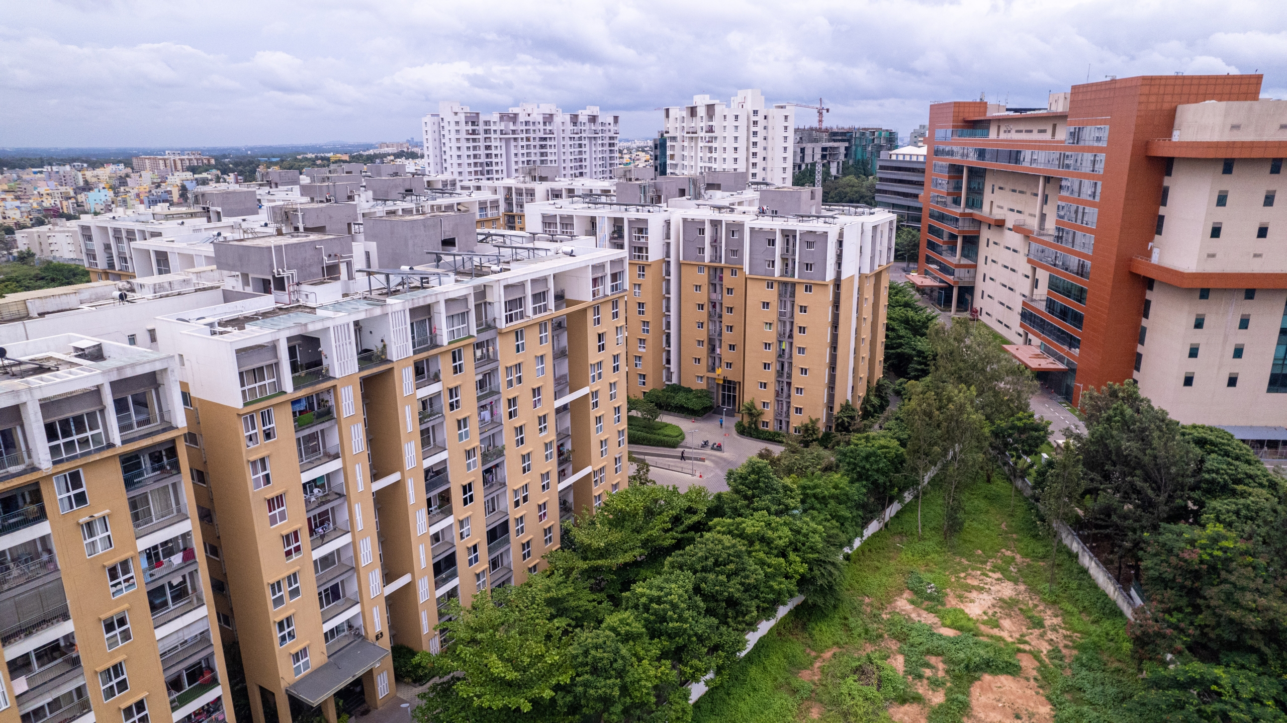 How to Obtain a Solar System for a Housing Society in Your City